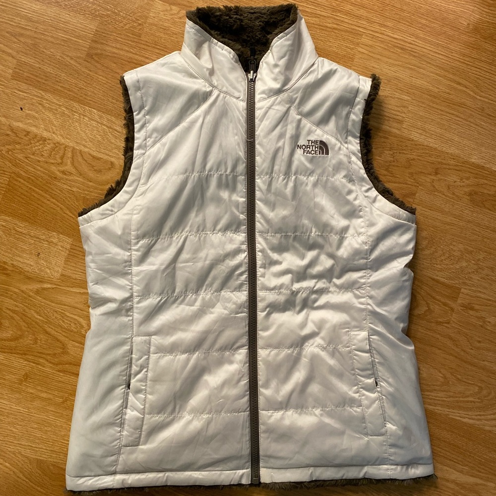 The North Face Olive & Cream reversible ve…